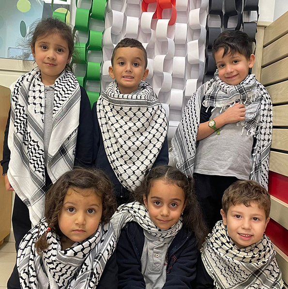 Alumnos-Ramallah-Friends-School-kufiya-Navidad-para-todos