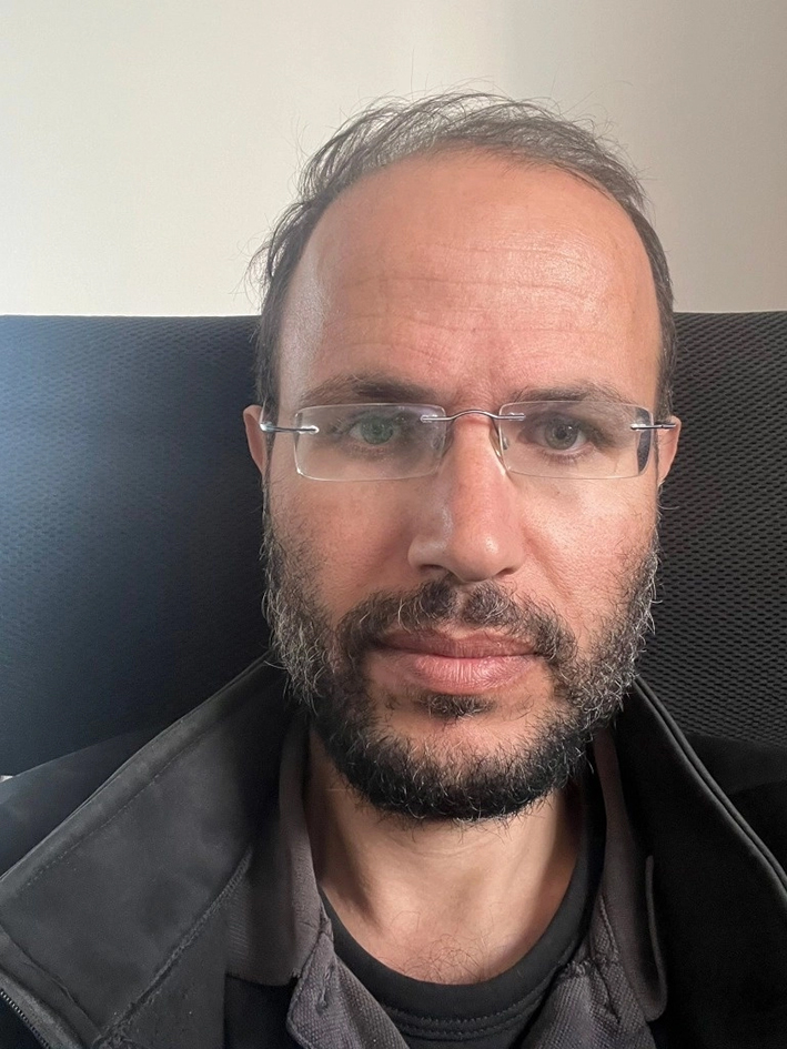 Refaat-Alareer-poeta-de-Gaza-asesinado-en-un-bombardeo-israelí