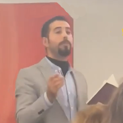 Abu-Toha-recitando-sus-poemas